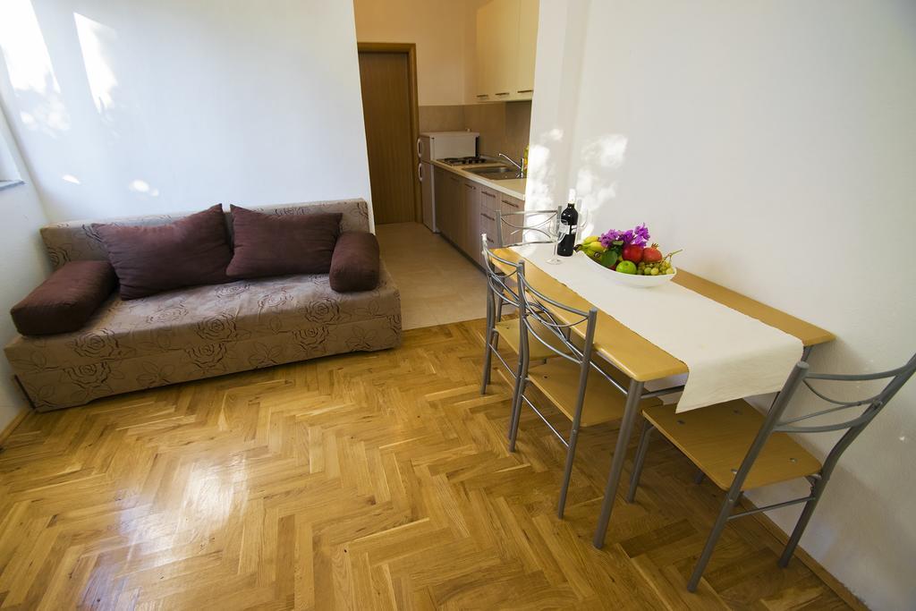 Apartmani I Sobe Grga Starigrad Paklenica Zewnętrze zdjęcie